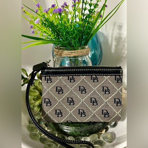 Dooney & Bourke Handbags - Dooney & Bourke Black and Tan Patterned Wristlet